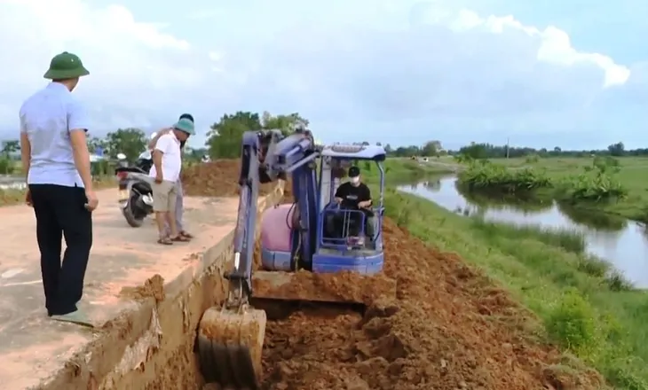 Thanh Hóa khắc phục sạt lở các tuyến giao thông - Ảnh 3. Thanh Hóa khắc phục sạt lở các tuyến giao thông - Ảnh 3.