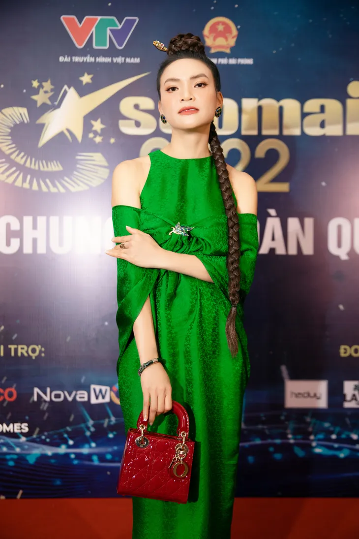 Phạm Phương Thảo diện loạt váy áo nổi bần bật trên ghế Giám khảo vòng Chung kết Sao Mai 2022 - Ảnh 8. Phạm Phương Thảo diện loạt váy áo nổi bần bật trên ghế Giám khảo vòng Chung kết Sao Mai 2022 - Ảnh 8.