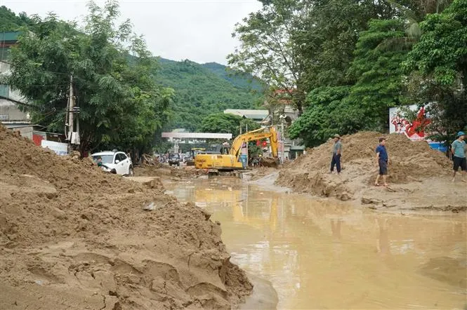 Mưa lũ làm 8 người chết với nhiều thiệt hại nghiêm trọng tại các địa phương - Ảnh 4. Mưa lũ làm 8 người chết với nhiều thiệt hại nghiêm trọng tại các địa phương - Ảnh 4.