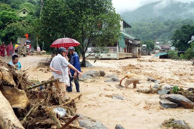 Mưa lũ làm 8 người chết với nhiều thiệt hại nghiêm trọng tại các địa phương - Ảnh 2. Mưa lũ làm 8 người chết với nhiều thiệt hại nghiêm trọng tại các địa phương - Ảnh 2.