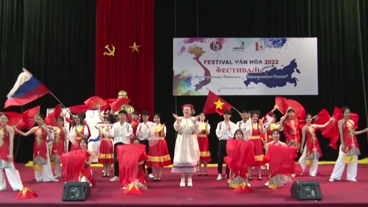 Festival văn hóa Đa sắc màu Việt – Nga 2022 thu hút hơn 1.000 học sinh, sinh viên - Ảnh 2. Festival văn hóa Đa sắc màu Việt – Nga 2022 thu hút hơn 1.000 học sinh, sinh viên - Ảnh 2.
