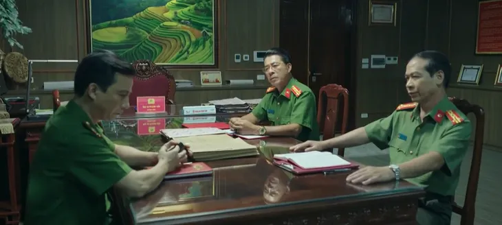 Đấu trí - Tập 73: Mẹ Lam ngỡ ngàng khi chồng là sát thủ - Ảnh 4. Đấu trí - Tập 73: Mẹ Lam ngỡ ngàng khi chồng là sát thủ - Ảnh 4.