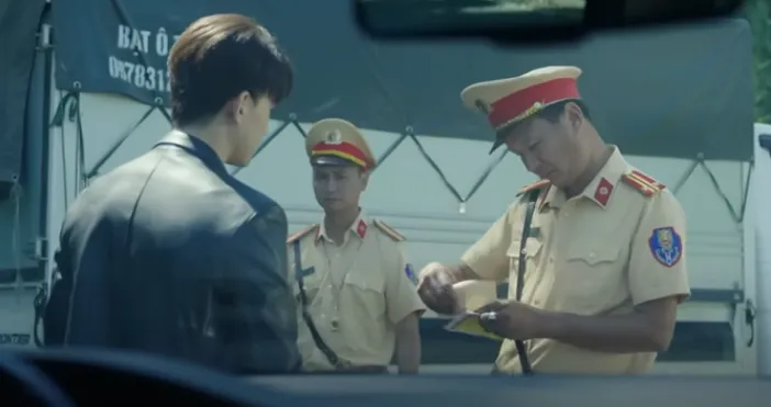 Đấu trí - Tập 73: Boss bị công an bắt trên đường tháo chạy - Ảnh 3. Đấu trí - Tập 73: Boss bị công an bắt trên đường tháo chạy - Ảnh 3.