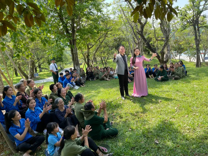 Ra mắt MV “Truông Bồn nhớ mãi tên em” - Ảnh 1. Ra mắt MV “Truông Bồn nhớ mãi tên em” - Ảnh 1.