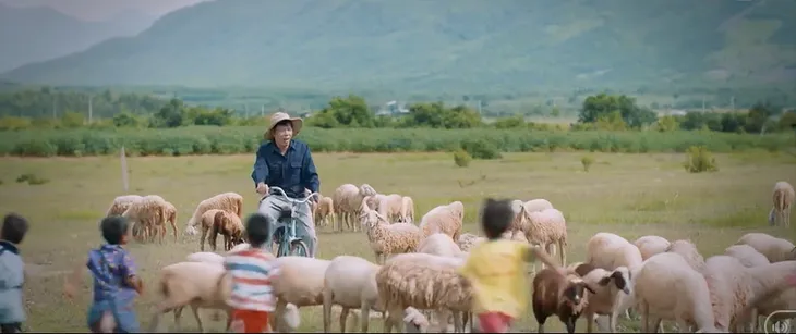Phim mới Mẹ rơm hứa hẹn cuốn hút khán giả - Ảnh 3. Phim mới Mẹ rơm hứa hẹn cuốn hút khán giả - Ảnh 3.