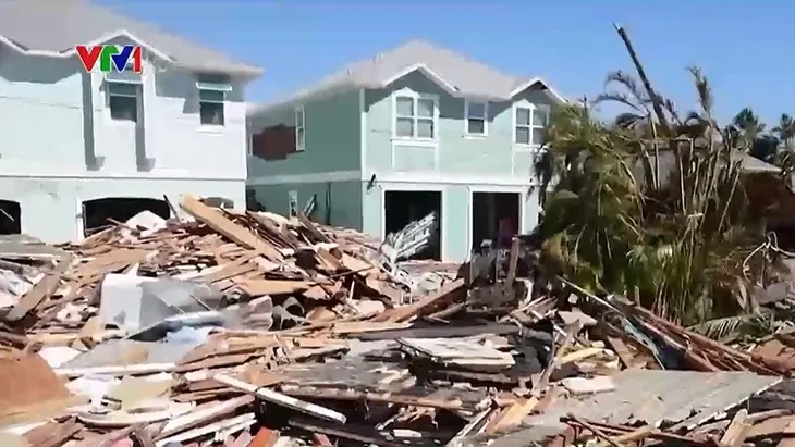 Hơn nửa triệu hộ gia đình bang Florida vẫn mất điện, mất nước sau bão lũ - Ảnh 1. Hơn nửa triệu hộ gia đình bang Florida vẫn mất điện, mất nước sau bão lũ - Ảnh 1.