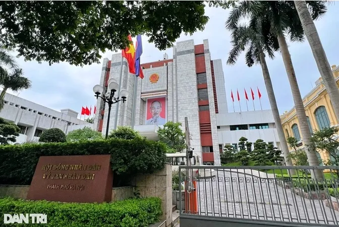 Hà Nội xem xét tăng thu nhập công, viên chức để giảm tình trạng nghỉ việc - Ảnh 1. Hà Nội xem xét tăng thu nhập công, viên chức để giảm tình trạng nghỉ việc - Ảnh 1.