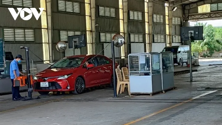 Điều chỉnh giá dịch vụ đăng kiểm ô tô từ ngày 8/10 - Ảnh 1. Điều chỉnh giá dịch vụ đăng kiểm ô tô từ ngày 8/10 - Ảnh 1.
