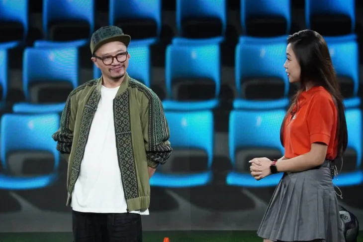 Rapper Hà Lê với loạt biểu cảm cực chất trong “Bóng đá là số 1” - Ảnh 13.