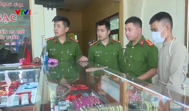 Truy bắt thành công đối tượng trộm cắp tại tiệm vàng - Ảnh 1. Truy bắt thành công đối tượng trộm cắp tại tiệm vàng - Ảnh 1.