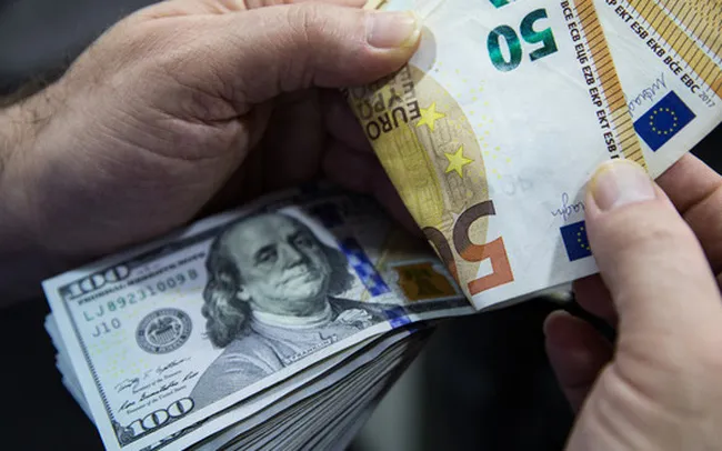 Người Nga dần loại bỏ đồng USD và Euro - Ảnh 1. Người Nga dần loại bỏ đồng USD và Euro - Ảnh 1.