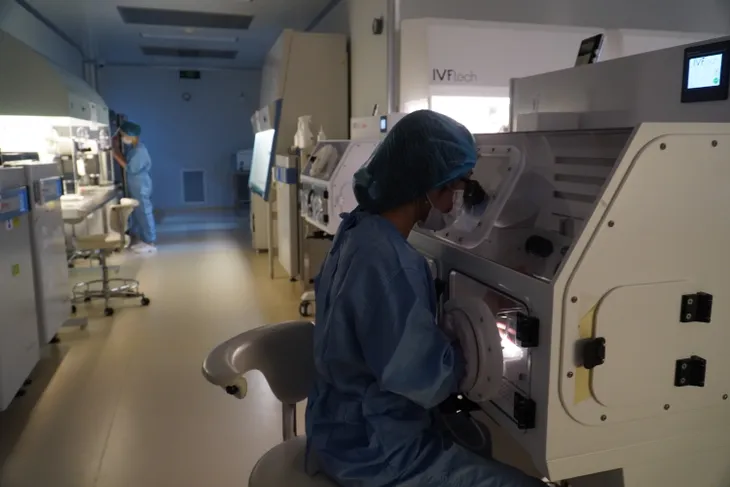 Công nghệ hiện đại nuôi phôi tăng tỷ lệ IVF thành công, sinh con khỏe mạnh - Ảnh 1. Công nghệ hiện đại nuôi phôi tăng tỷ lệ IVF thành công, sinh con khỏe mạnh - Ảnh 1.
