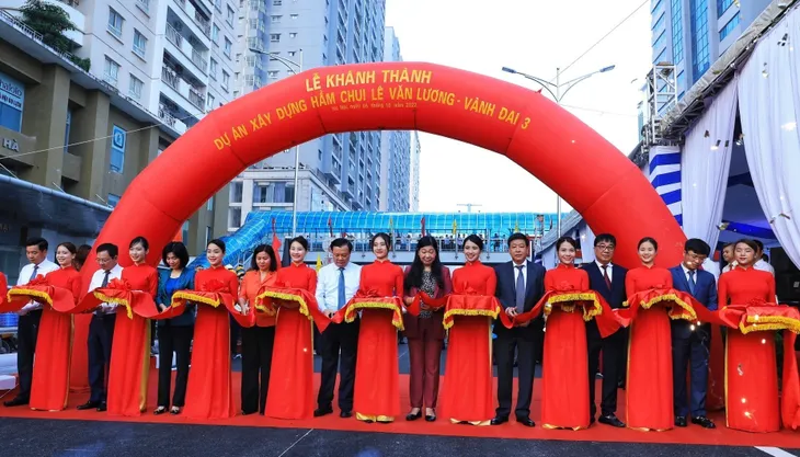 Hà Nội: Hầm chui Lê Văn Lương - Vành đai 3 chính thức thông xe - Ảnh 1. Hà Nội: Hầm chui Lê Văn Lương - Vành đai 3 chính thức thông xe - Ảnh 1.