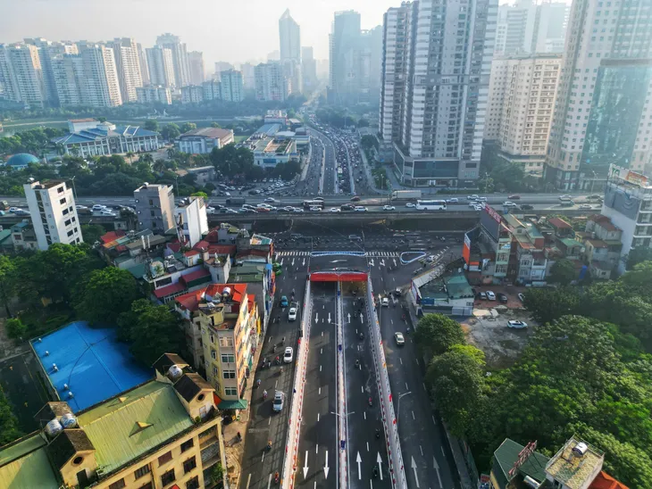 Hà Nội: Hầm chui Lê Văn Lương - Vành đai 3 chính thức thông xe - Ảnh 3. Hà Nội: Hầm chui Lê Văn Lương - Vành đai 3 chính thức thông xe - Ảnh 3.
