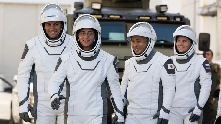 NASA hợp tác với SpaceX đưa 4 phi hành gia lên Trạm vũ trụ quốc tế - Ảnh 1. NASA hợp tác với SpaceX đưa 4 phi hành gia lên Trạm vũ trụ quốc tế - Ảnh 1.