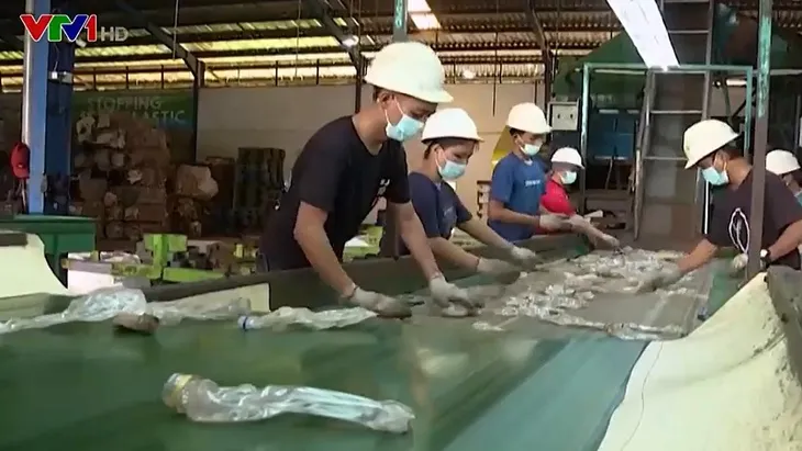 Indonesia tạo ra khoảng 7,8 triệu tấn rác thải nhựa mỗi năm - Ảnh 1. Indonesia tạo ra khoảng 7,8 triệu tấn rác thải nhựa mỗi năm - Ảnh 1.