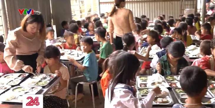 Ngôi nhà thứ hai của những trẻ em nghèo vùng núi - Ảnh 4. Ngôi nhà thứ hai của những trẻ em nghèo vùng núi - Ảnh 4.