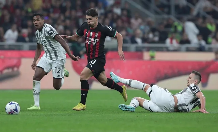 AC Milan giành chiến thắng quan trọng trước Juventus - Ảnh 2. AC Milan giành chiến thắng quan trọng trước Juventus - Ảnh 2.