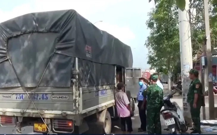 Áp lực chống buôn bán thực phẩm bẩn tại khu vực biên giới - Ảnh 2.