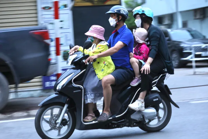 Hà Nội đón không khí lạnh đầu mùa - Ảnh 4. Hà Nội đón không khí lạnh đầu mùa - Ảnh 4.
