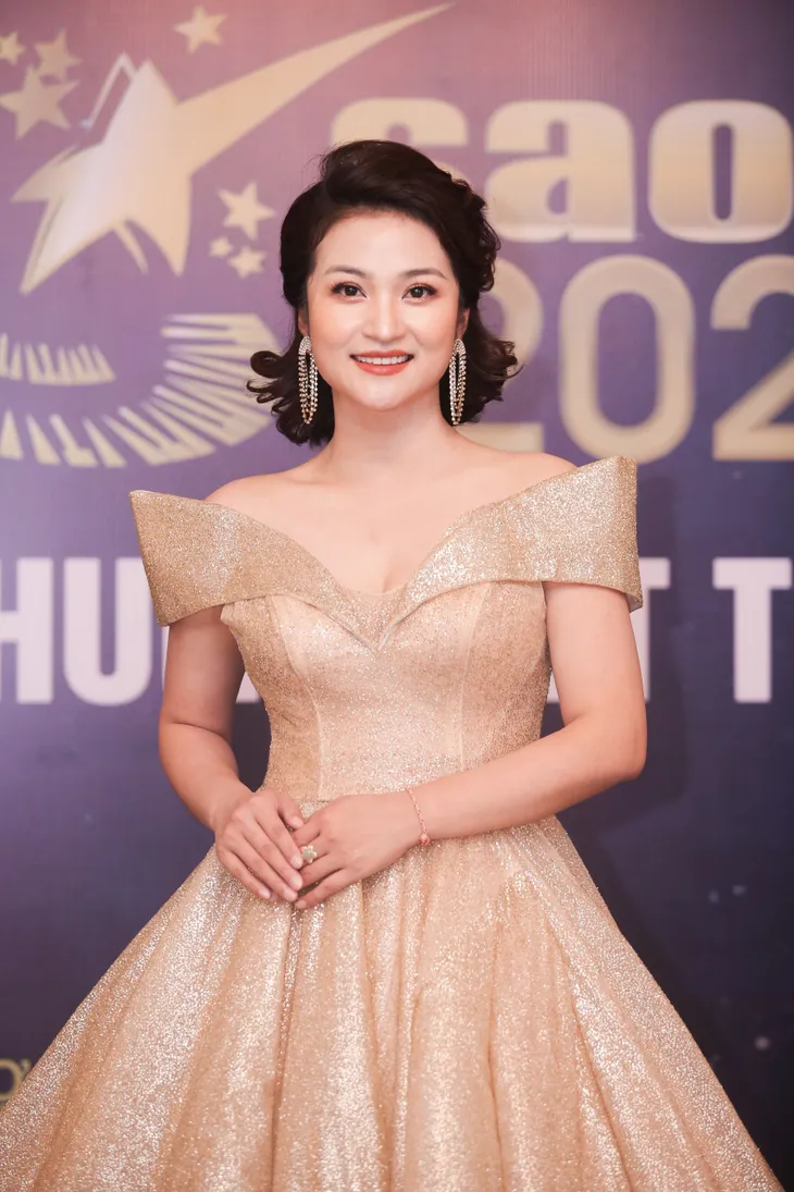 Đỗ Tố Hoa: Nghệ sĩ song ca phải nâng giọng hát cho thí sinh Chung kết Sao Mai 2022 - Ảnh 2. Đỗ Tố Hoa: Nghệ sĩ song ca phải nâng giọng hát cho thí sinh Chung kết Sao Mai 2022 - Ảnh 2.
