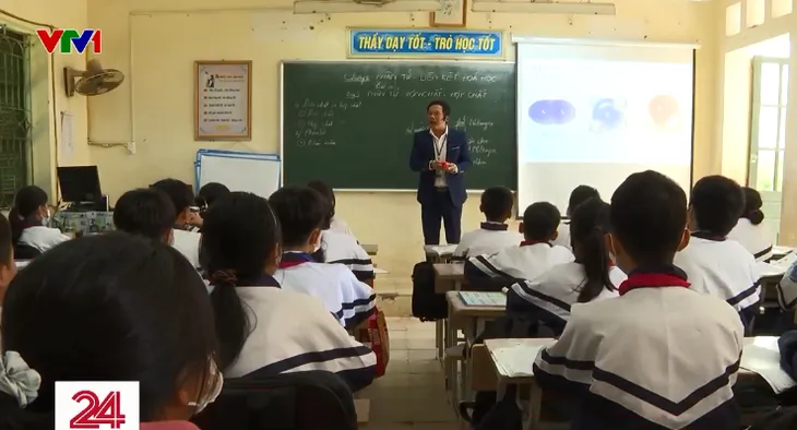 Tăng tốc đào tạo giáo viên cũ cho chương trình mới - Ảnh 1. Tăng tốc đào tạo giáo viên cũ cho chương trình mới - Ảnh 1.