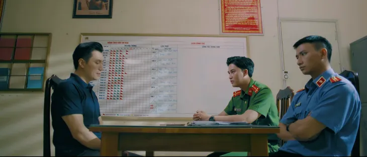 Hành trình công lý - Tập 10: Ở cơ quan bị sếp nữ gây áp lực, về đến nhà Phương “ngứa mắt” với chậu hoa Hoàng trồng - Ảnh 13. Hành trình công lý - Tập 10: Ở cơ quan bị sếp nữ gây áp lực, về đến nhà Phương “ngứa mắt” với chậu hoa Hoàng trồng - Ảnh 13.