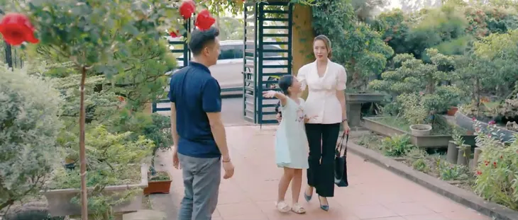 Hành trình công lý - Tập 10: Ở cơ quan bị sếp nữ gây áp lực, về đến nhà Phương “ngứa mắt” với chậu hoa Hoàng trồng - Ảnh 29. Hành trình công lý - Tập 10: Ở cơ quan bị sếp nữ gây áp lực, về đến nhà Phương “ngứa mắt” với chậu hoa Hoàng trồng - Ảnh 29.