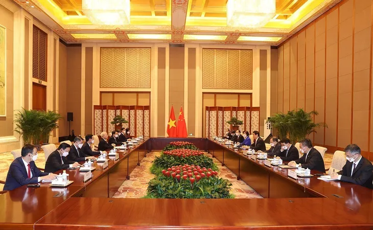 Tổng Bí thư Nguyễn Phú Trọng hội kiến Ủy viên trưởng Nhân đại Trung Quốc Lật Chiến Thư - Ảnh 2. Tổng Bí thư Nguyễn Phú Trọng hội kiến Ủy viên trưởng Nhân đại Trung Quốc Lật Chiến Thư - Ảnh 2.