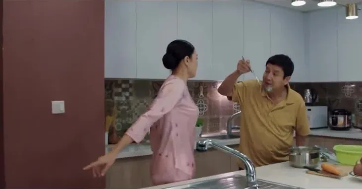 Thông gia ngõ hẹp - Tập 16: Cụ Thập tìm ra nhà của bà Minh Nhật - Ảnh 6. Thông gia ngõ hẹp - Tập 16: Cụ Thập tìm ra nhà của bà Minh Nhật - Ảnh 6.