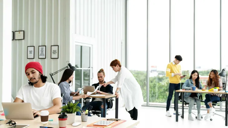 Gen Z không thích tụ tập cùng đồng nghiệp sau giờ làm - Ảnh 1. Gen Z không thích tụ tập cùng đồng nghiệp sau giờ làm - Ảnh 1.
