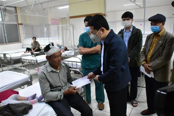 Vụ tai nạn nghiêm trọng tại Thừa Thiên - Huế: Nguyên nhân ban đầu do xe khách đi không đúng làn đường quy định - Ảnh 7. Vụ tai nạn nghiêm trọng tại Thừa Thiên - Huế: Nguyên nhân ban đầu do xe khách đi không đúng làn đường quy định - Ảnh 7.