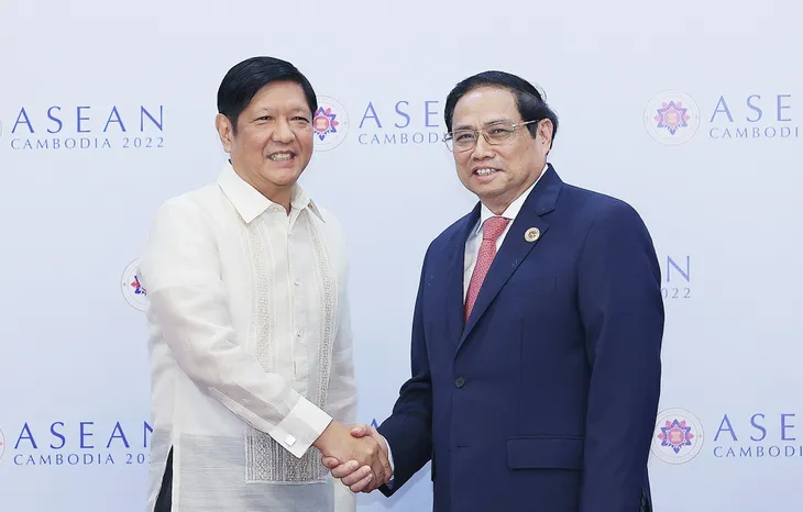 Thủ tướng Phạm Minh Chính gặp Tổng thống Philippines Ferdinand Marcos - Ảnh 1. Thủ tướng Phạm Minh Chính gặp Tổng thống Philippines Ferdinand Marcos - Ảnh 1.