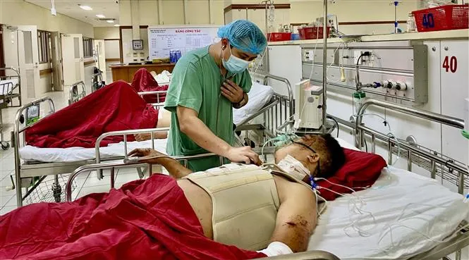 Vụ tai nạn nghiêm trọng tại Thừa Thiên - Huế: Nguyên nhân ban đầu do xe khách đi không đúng làn đường quy định - Ảnh 6. Vụ tai nạn nghiêm trọng tại Thừa Thiên - Huế: Nguyên nhân ban đầu do xe khách đi không đúng làn đường quy định - Ảnh 6.