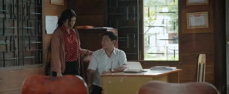 Mẹ rơm - Tập 6: Tội nghiệp Loan khờ mang bầu phải chạy trốn, ăn khoai sống - Ảnh 10. Mẹ rơm - Tập 6: Tội nghiệp Loan khờ mang bầu phải chạy trốn, ăn khoai sống - Ảnh 10.