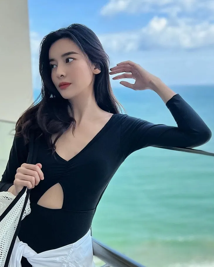 Loạt ảnh Cao Thái Hà sành điệu khác hẳn vẻ gái quê trong Mẹ rơm - Ảnh 11.