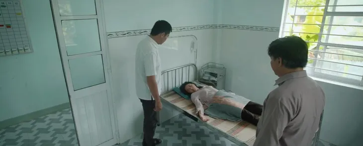 Mẹ rơm - Tập 6: Tội nghiệp Loan khờ mang bầu phải chạy trốn, ăn khoai sống - Ảnh 19. Mẹ rơm - Tập 6: Tội nghiệp Loan khờ mang bầu phải chạy trốn, ăn khoai sống - Ảnh 19.
