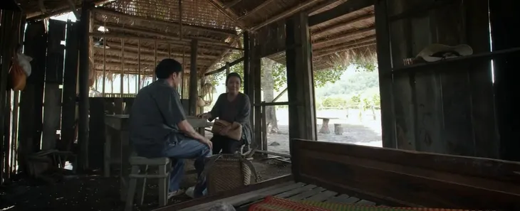 Mẹ rơm - Tập 6: Tội nghiệp Loan khờ mang bầu phải chạy trốn, ăn khoai sống - Ảnh 11. Mẹ rơm - Tập 6: Tội nghiệp Loan khờ mang bầu phải chạy trốn, ăn khoai sống - Ảnh 11.