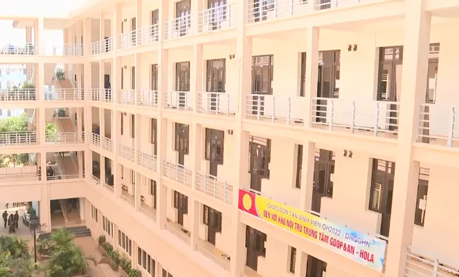 Trường đại học chuyển ra ngoại thành: Băn khoăn chuyện đi lại - Ảnh 1. Trường đại học chuyển ra ngoại thành: Băn khoăn chuyện đi lại - Ảnh 1.