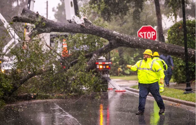 Bão Nicole gây mất điện trên diện rộng tại Florida - Ảnh 5. Bão Nicole gây mất điện trên diện rộng tại Florida - Ảnh 5.