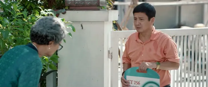 Thông gia ngõ hẹp - Tập 17: Ông Phúc tiết lộ bà Nhật mắc bệnh nan y - Ảnh 6. Thông gia ngõ hẹp - Tập 17: Ông Phúc tiết lộ bà Nhật mắc bệnh nan y - Ảnh 6.