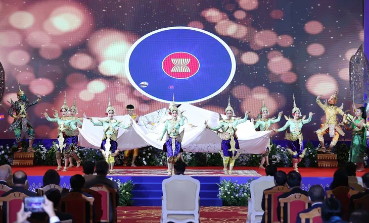 Hội nghị Cấp cao ASEAN lần thứ 40, 41 chính thức khai mạc - Ảnh 3.