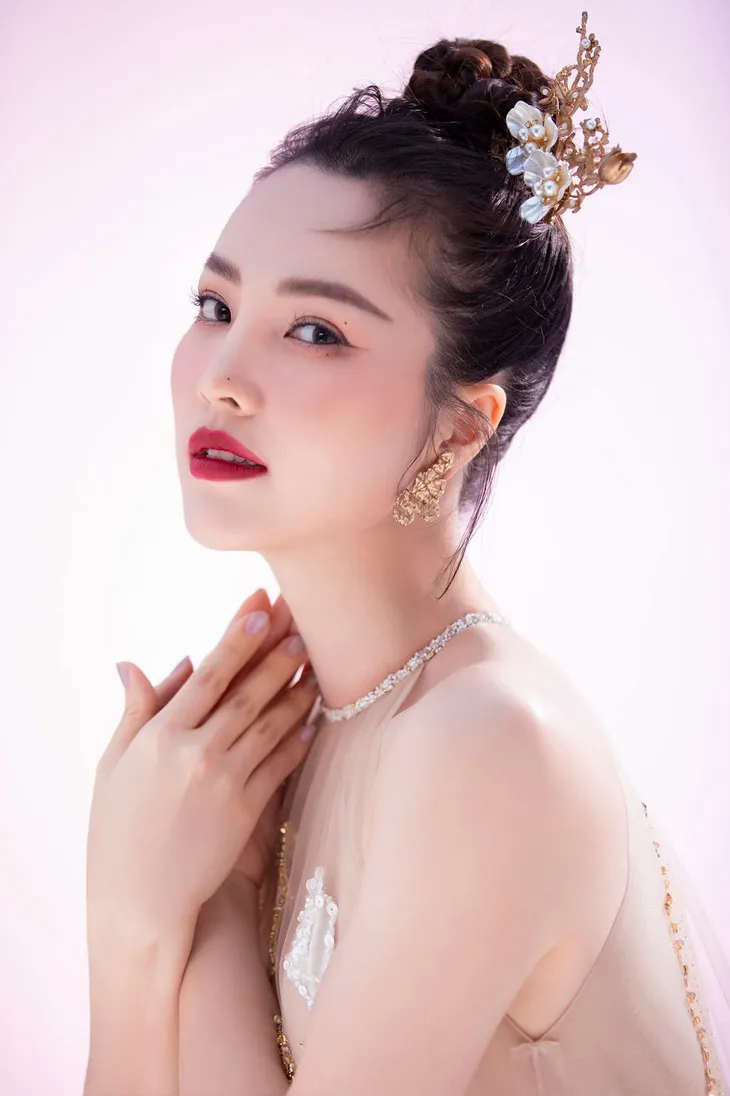 BTV Thụy Vân khác lạ trong bộ ảnh mới - Ảnh 3. BTV Thụy Vân khác lạ trong bộ ảnh mới - Ảnh 3.