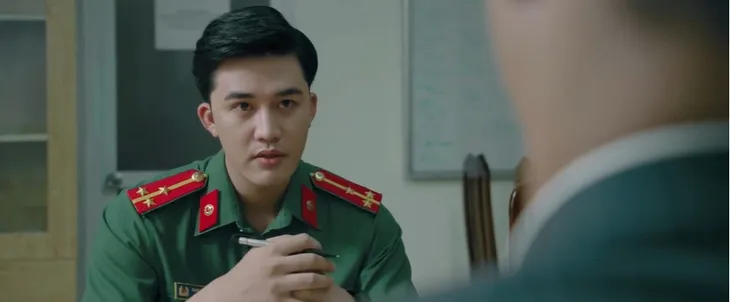 Thượng úy công an cực điển trai gây sốt trong Hành trình công lý - Ảnh 2. Thượng úy công an cực điển trai gây sốt trong Hành trình công lý - Ảnh 2.