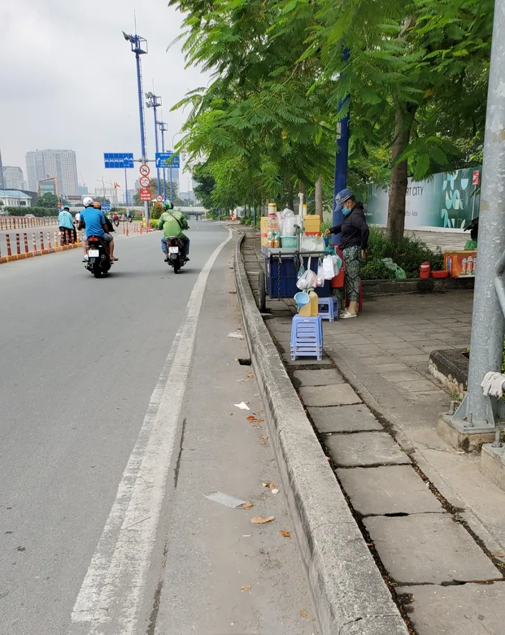 TP Hồ Chí Minh sẽ xử lý nghiêm các điểm bán xăng lẻ, tự phát - Ảnh 1. TP Hồ Chí Minh sẽ xử lý nghiêm các điểm bán xăng lẻ, tự phát - Ảnh 1.