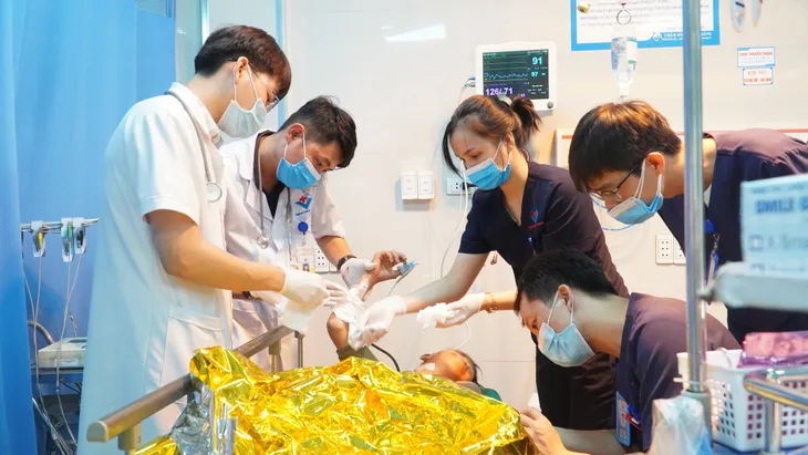 Bệnh nhi 12 tuổi bị điện giật khi đi câu cá - Ảnh 1. Bệnh nhi 12 tuổi bị điện giật khi đi câu cá - Ảnh 1.