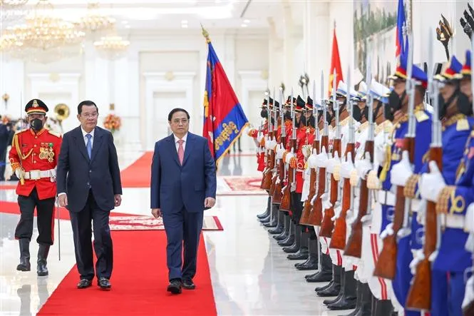 Thủ tướng Phạm Minh Chính về tới Hà Nội, kết thúc chuyến công tác tại Campuchia - Ảnh 1. Thủ tướng Phạm Minh Chính về tới Hà Nội, kết thúc chuyến công tác tại Campuchia - Ảnh 1.