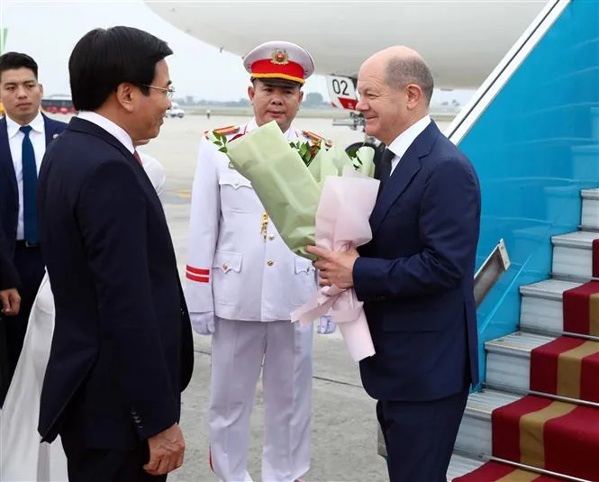 Thủ tướng Cộng hòa Liên bang Đức bắt đầu thăm chính thức Việt Nam - Ảnh 1. Thủ tướng Cộng hòa Liên bang Đức bắt đầu thăm chính thức Việt Nam - Ảnh 1.