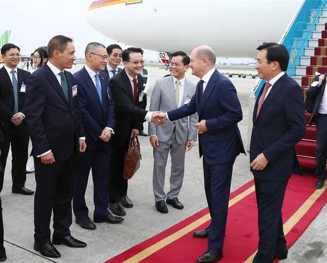 Thủ tướng Cộng hòa Liên bang Đức bắt đầu thăm chính thức Việt Nam - Ảnh 3. Thủ tướng Cộng hòa Liên bang Đức bắt đầu thăm chính thức Việt Nam - Ảnh 3.