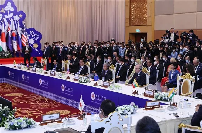 Thủ tướng Phạm Minh Chính dự Hội nghị Cấp cao ASEAN - Đông Á (EAS) lần thứ 17 - Ảnh 2. Thủ tướng Phạm Minh Chính dự Hội nghị Cấp cao ASEAN - Đông Á (EAS) lần thứ 17 - Ảnh 2.
